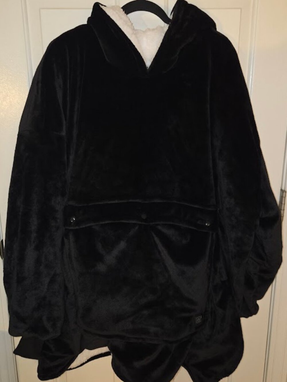 Wearable Heated Blanket Cordless Oversized Hoodie Black Sherpa Lined One Size